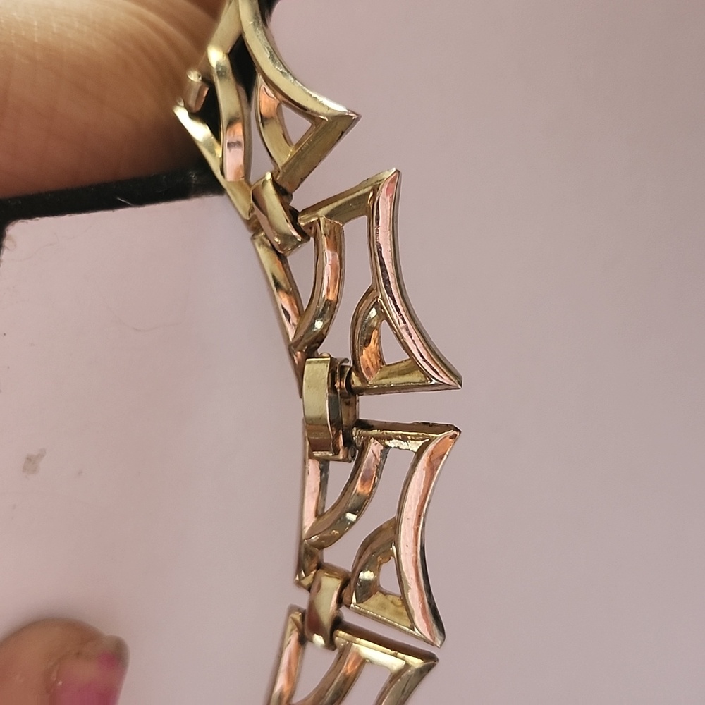 Gold Tone Necklace - Picture 3 of 3